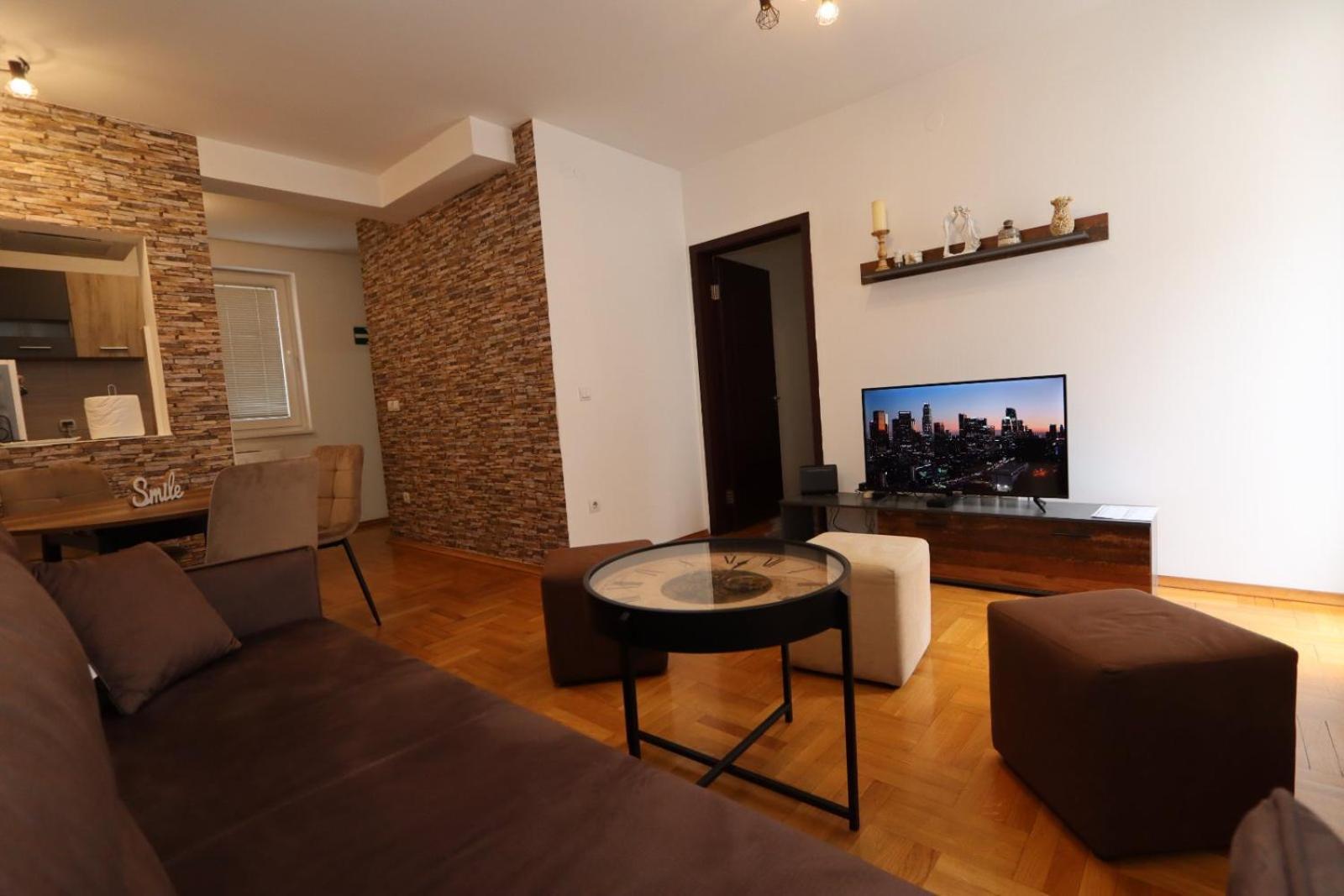 Lux Apartment Rose 2 60M2 Kragujevac Exterior foto